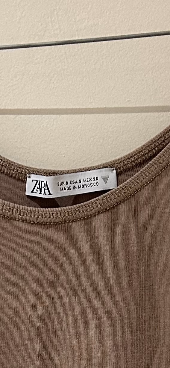 Conjunto de 2 bodies canelados com decote redondo da Zara, fotografia 4