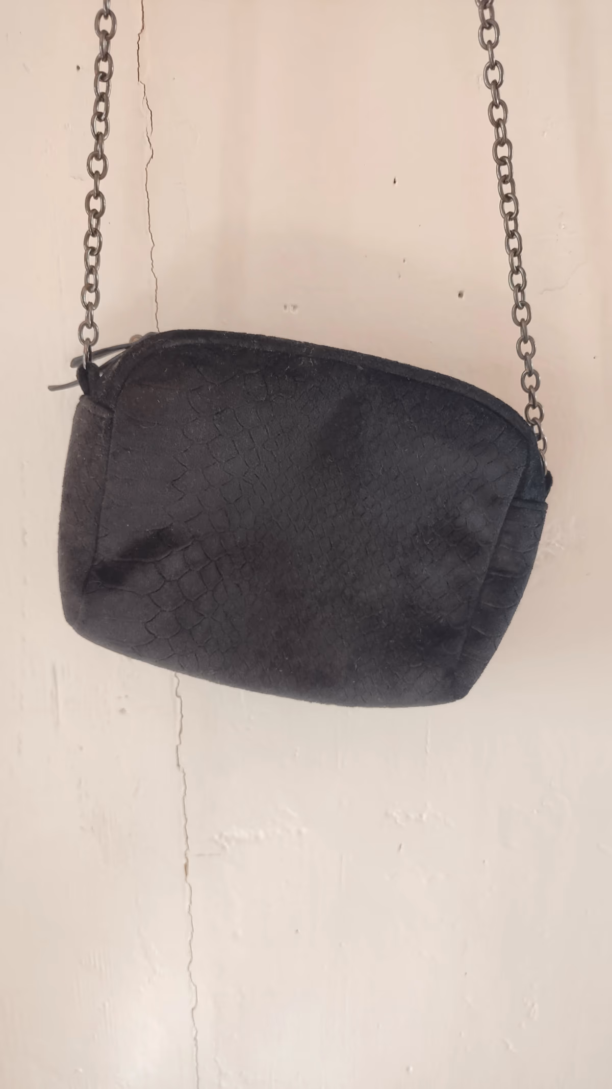 Borsa a tracolla minimalista nera con catena., foto 2