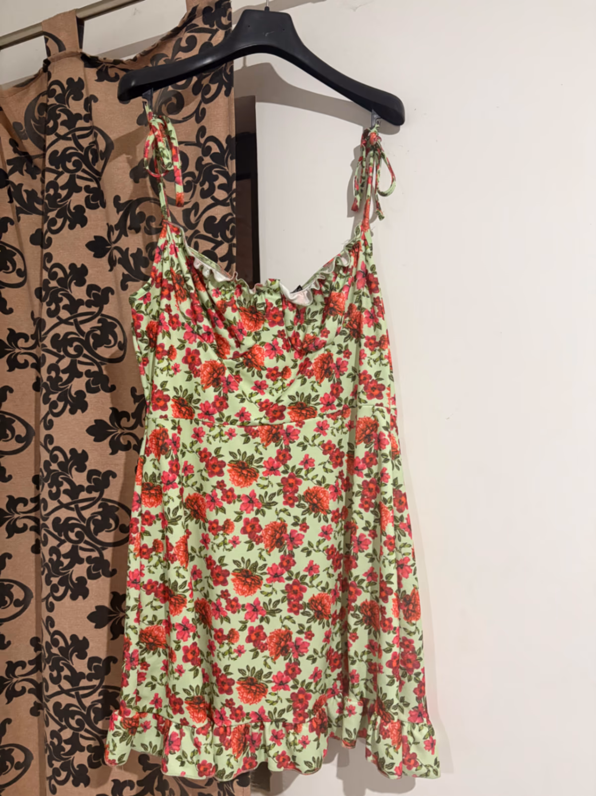 Minivestido con tirantes y volantes florales, foto 2