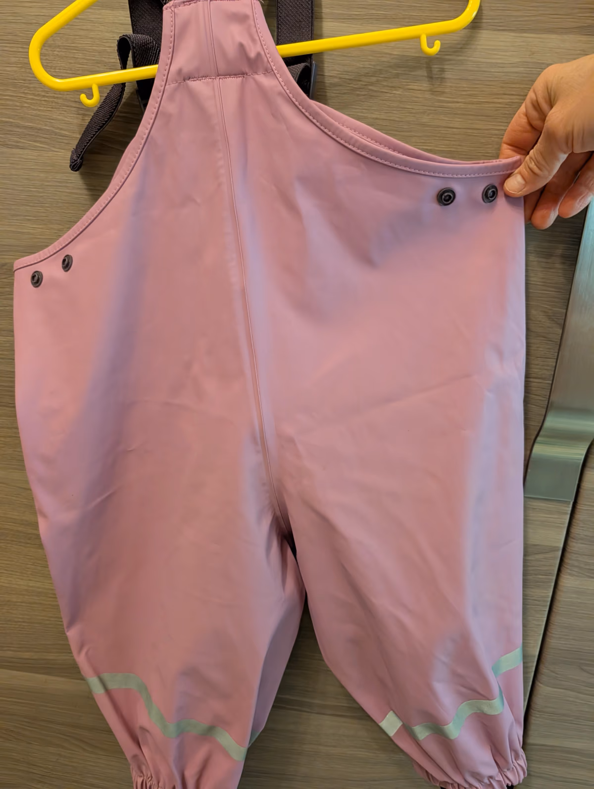 Traje impermeable rosa de Lindex , foto 5