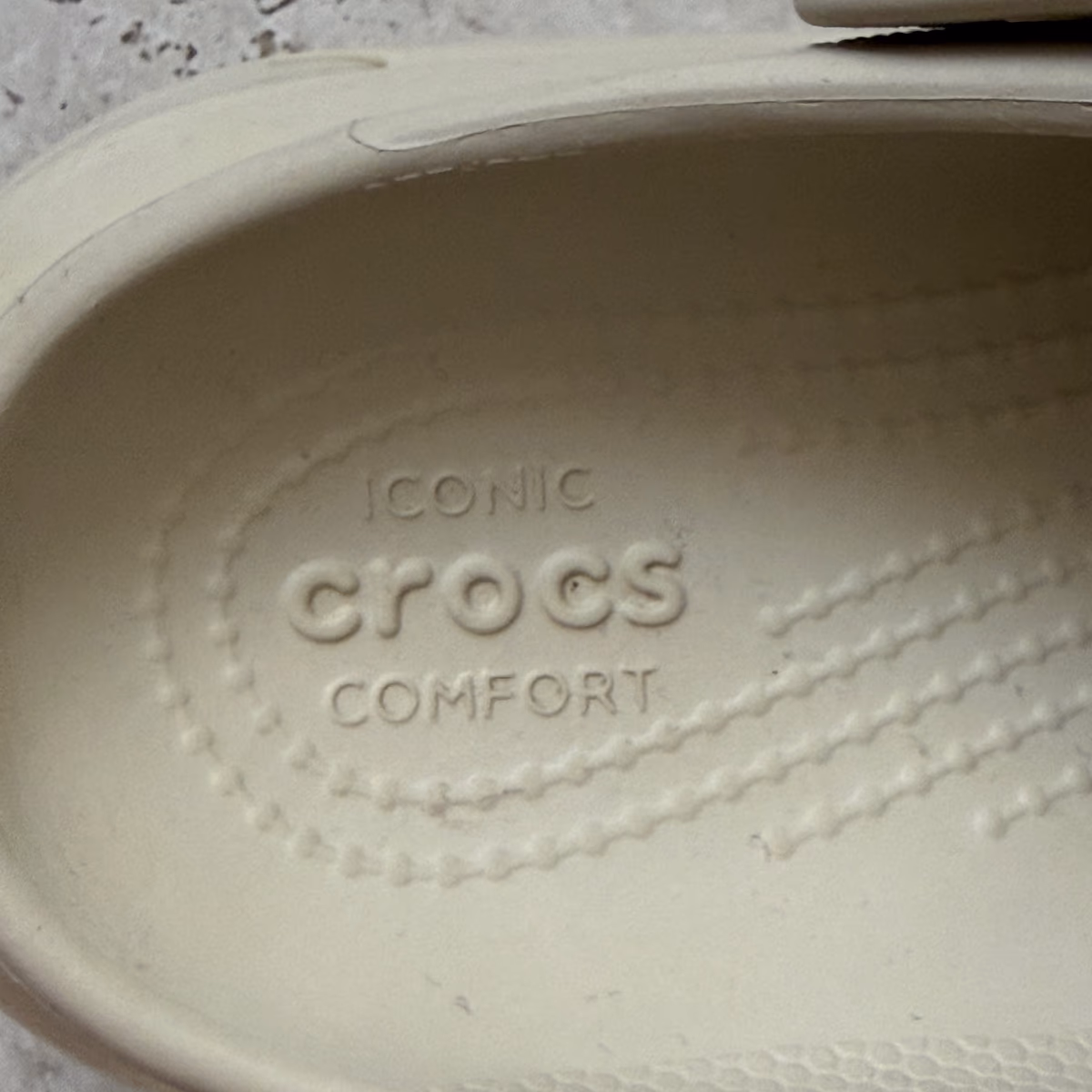 Sabotins Crocs com plataforma em bege, fotografia 5