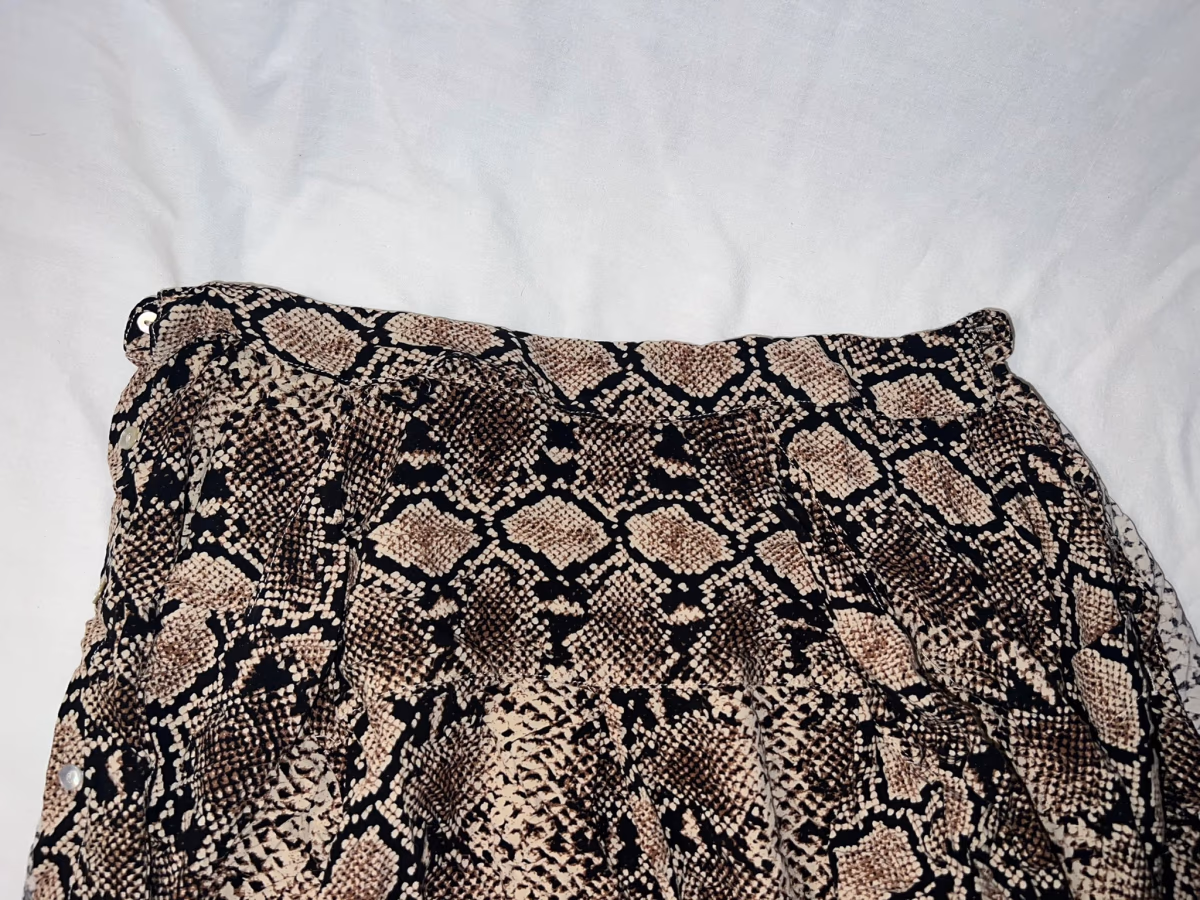 Camisa abotonada con estampado de serpiente, foto 2