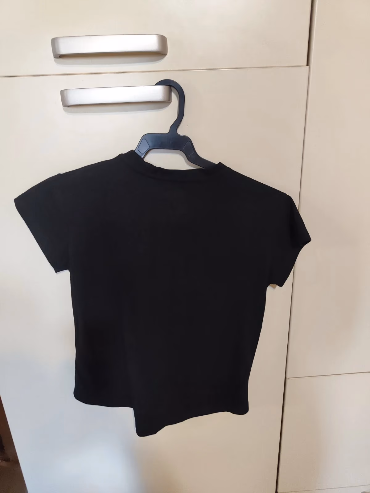 Black top, photo 3