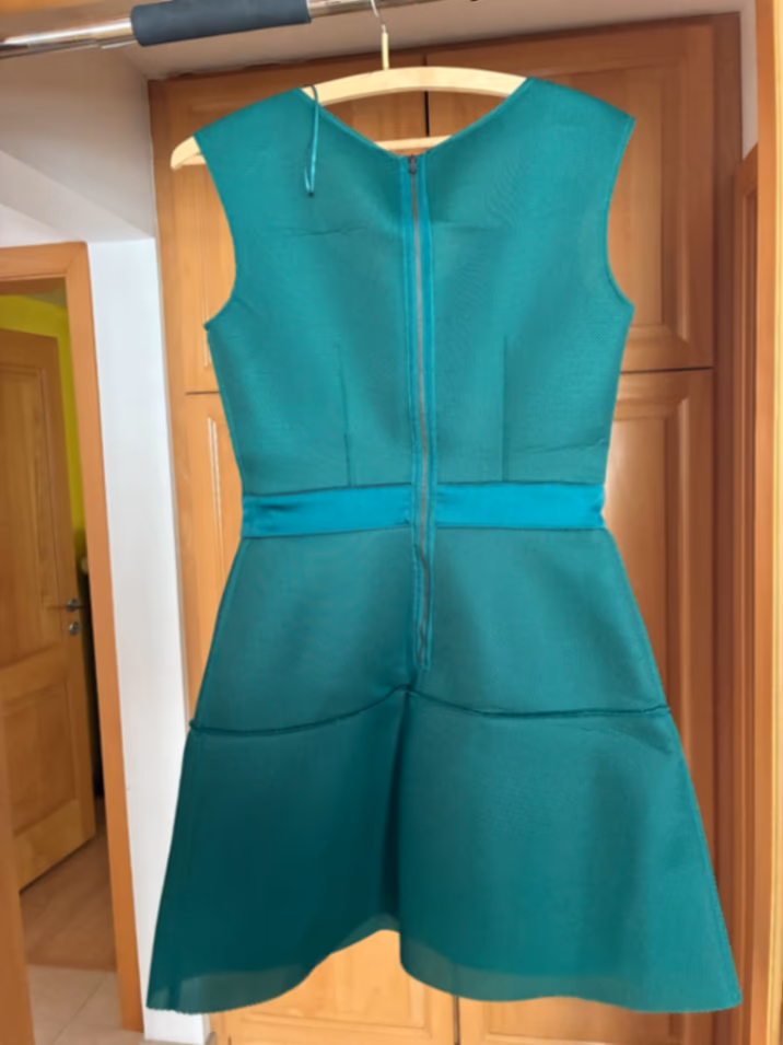 mini abito strutturato verde senza maniche, foto 2