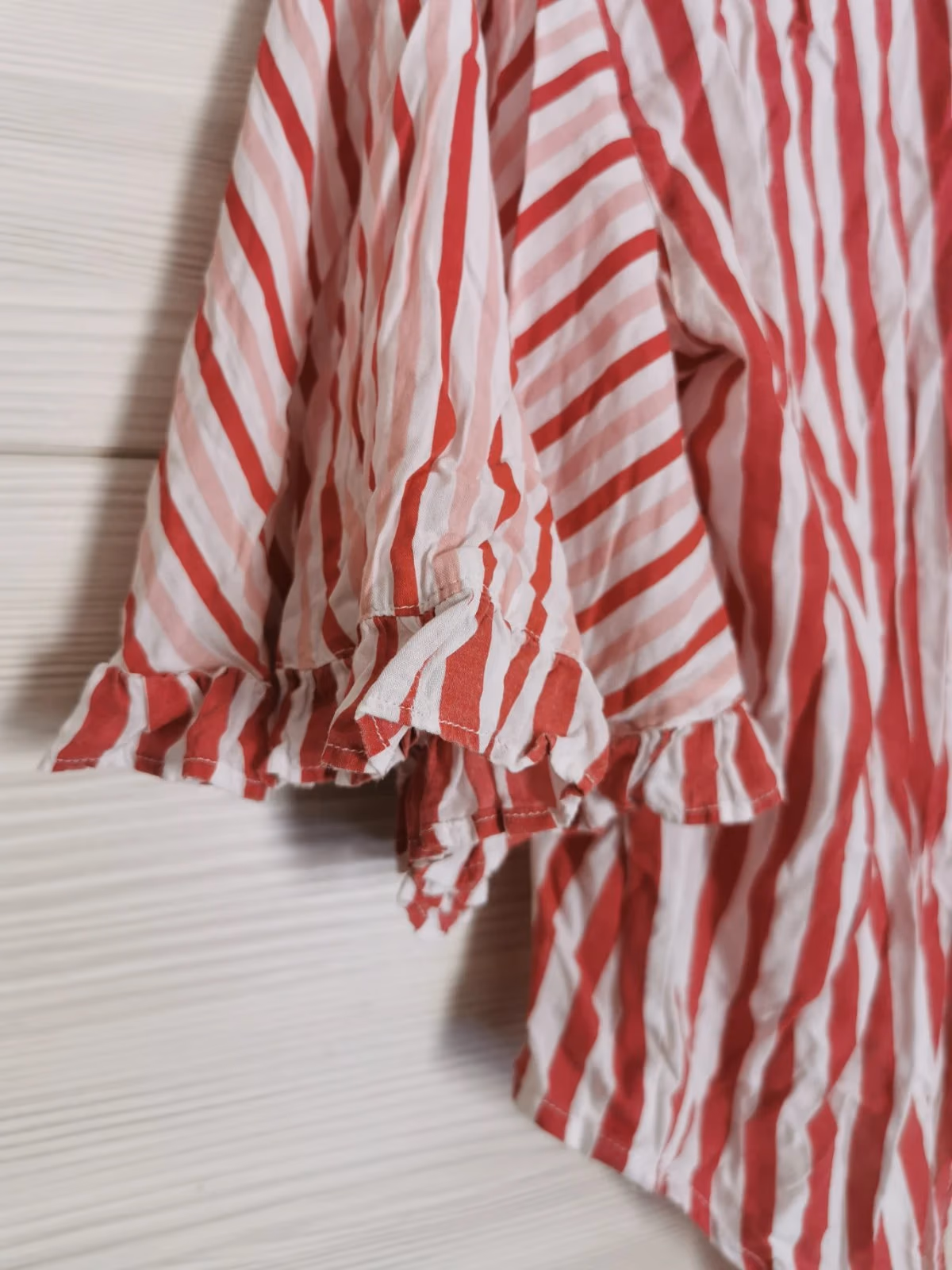 Blusa de verão às riscas com mangas originais, tecido de alta qualidade, tamanho M, fotografia 3