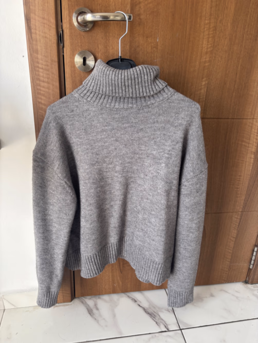 Jersey de punto gris de cuello alto, foto 2