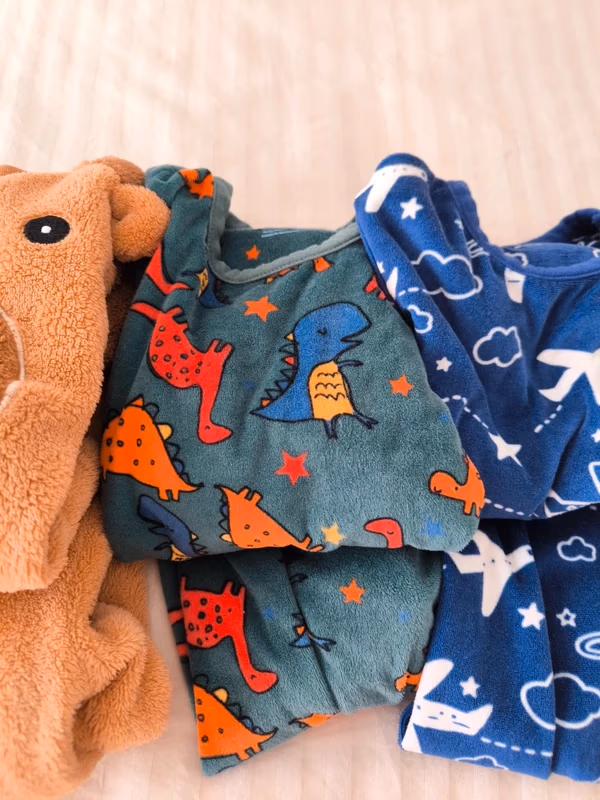 Quatro conjuntos de pijamas para meninos, fotografia 5