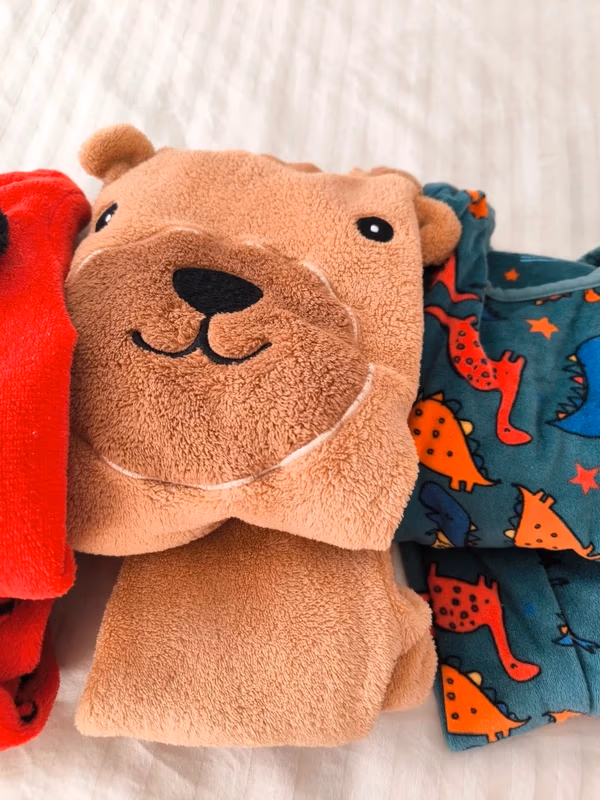 Quatro conjuntos de pijamas para meninos, fotografia 3